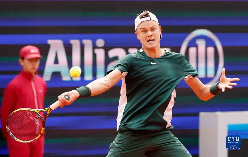 默契配合显 默契配合显